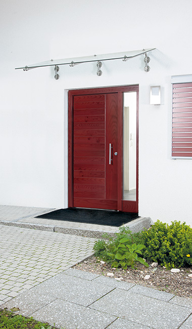 Haustür aus Holz eines Wohngebäudes, FUHR multisafe 855R/WAR – Renovierungsschlösser für Haus-, Objekt-, oder Wohnungsabschlusstüren. 